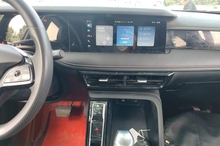 Used Roewe i5 2023 1.5L CVT Luxury Edition Audio And AC Panel