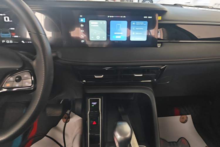 Used Roewe i5 2023 1.5L CVT Luxury Edition Audio And AC Panel