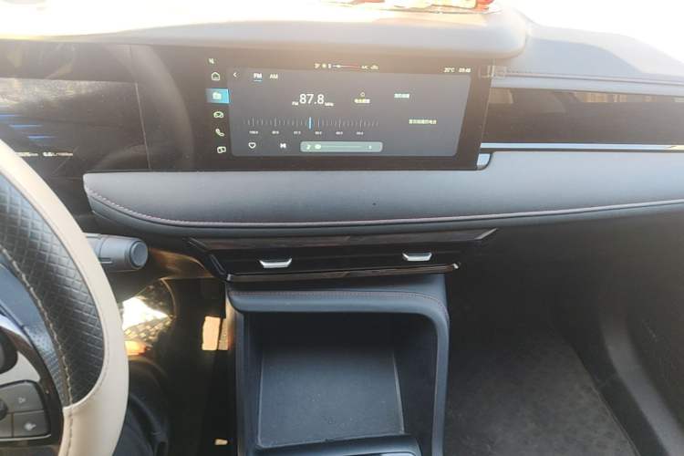 Used Roewe i5 2023 1.5L Manual Comfort Edition Audio And AC Panel