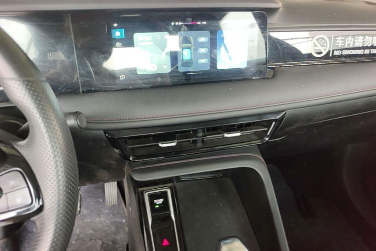 Used Roewe i5 2023 1.5L CVT Luxury Edition Audio And AC Panel