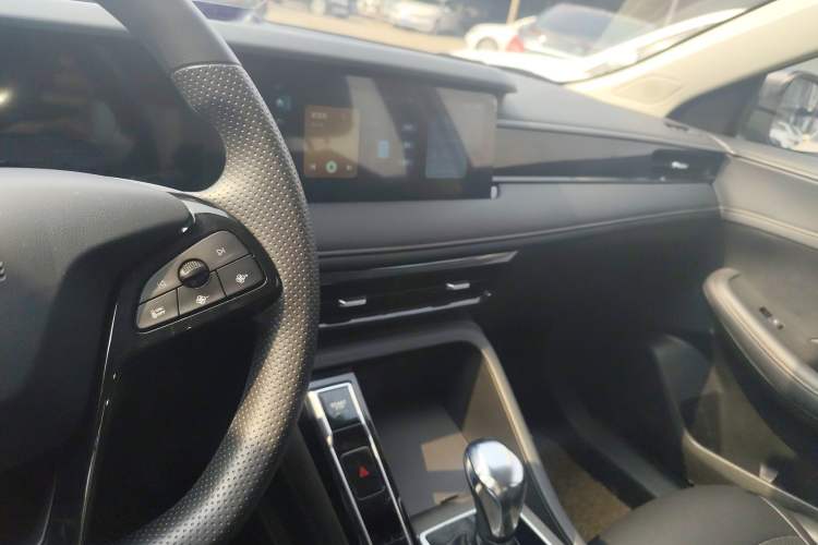 Used Roewe i5 2023 1.5L CVT Luxury Edition Audio And AC Panel