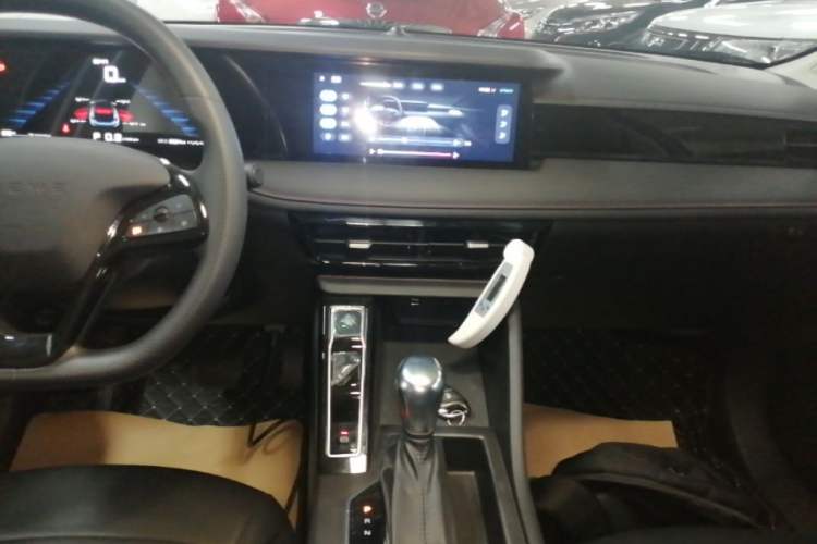 Used Roewe i5 2023 1.5L CVT Luxury Edition Audio And AC Panel