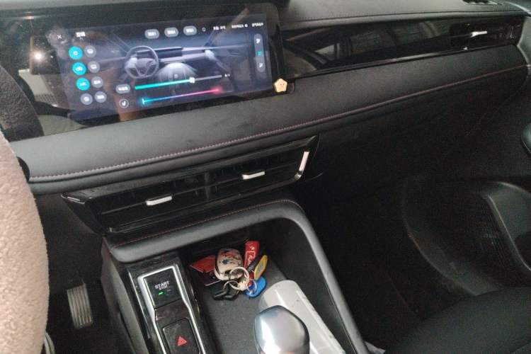 Used Roewe i5 2023 1.5L CVT Luxury Edition Audio And AC Panel