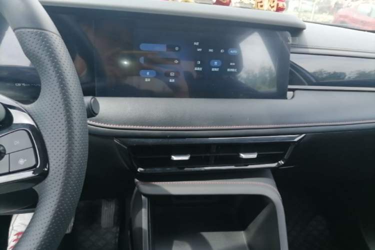Used Roewe i5 2023 1.5L Manual Comfort Edition Audio And AC Panel