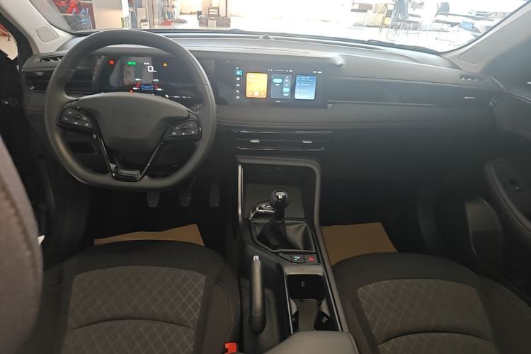 Used Roewe i5 2023 1.5L Manual Comfort Edition Center Console