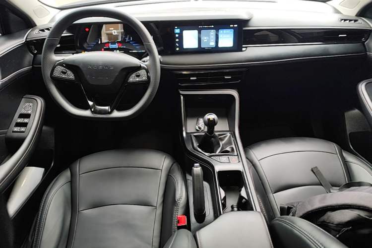 Used Roewe i5 2023 1.5L Manual Comfort Edition Center Console