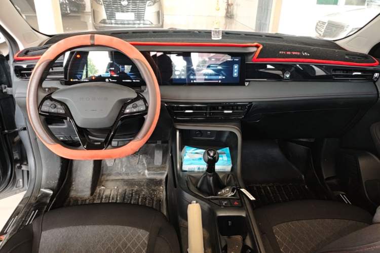 Used Roewe i5 2023 1.5L Manual Comfort Edition Center Console