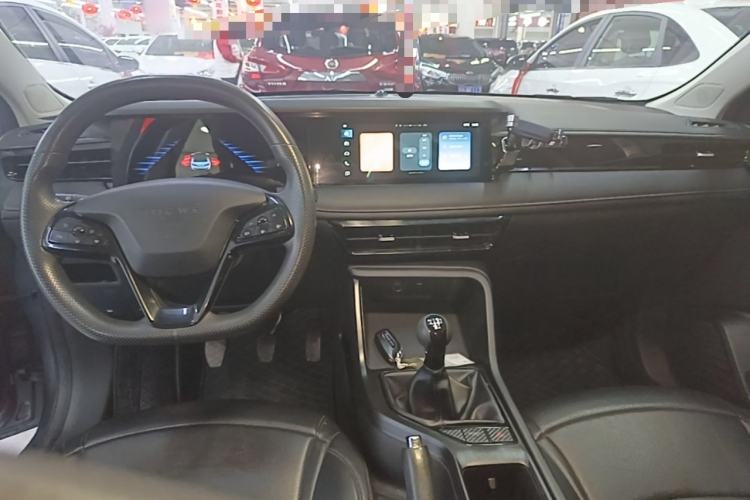 Used Roewe i5 2023 1.5L Manual Comfort Edition Center Console