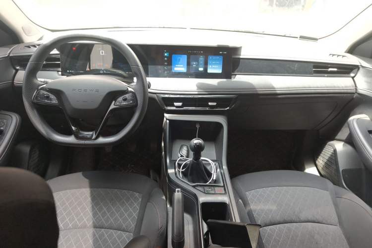 Used Roewe i5 2023 1.5L Manual Comfort Edition Center Console
