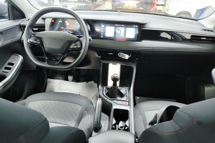 Used Roewe i5 2023 1.5L Manual Comfort Edition Center Console