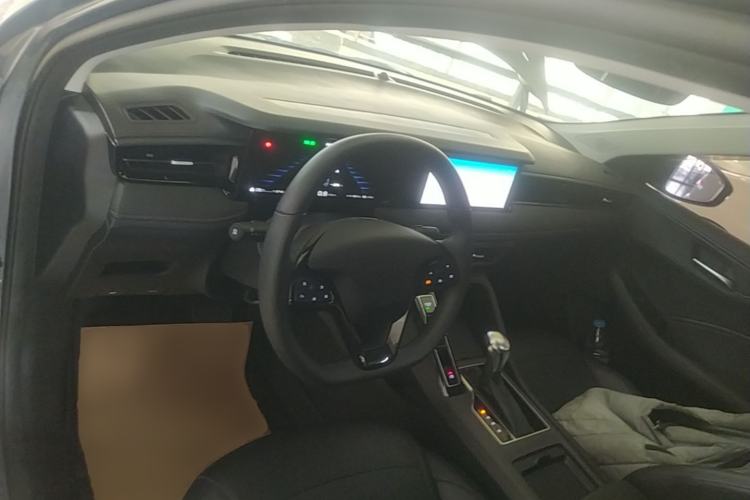 Used Roewe i5 2023 1.5L CVT Luxury Edition Center Console