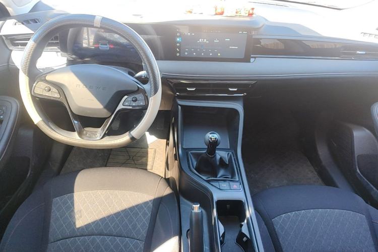 Used Roewe i5 2023 1.5L Manual Comfort Edition Center Console