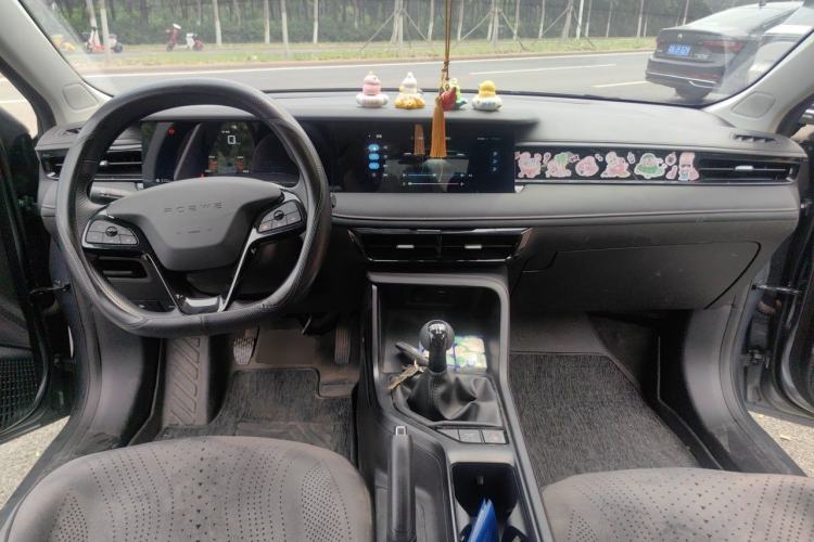 Used Roewe i5 2023 1.5L Manual Comfort Edition Center Console