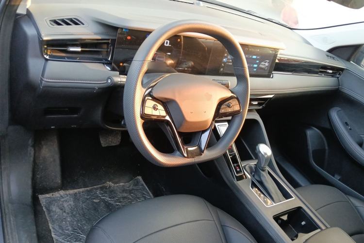 Used Roewe i5 2023 1.5L CVT Luxury Edition Center Console