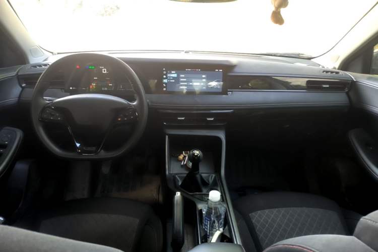 Used Roewe i5 2023 1.5L Manual Comfort Edition Center Console