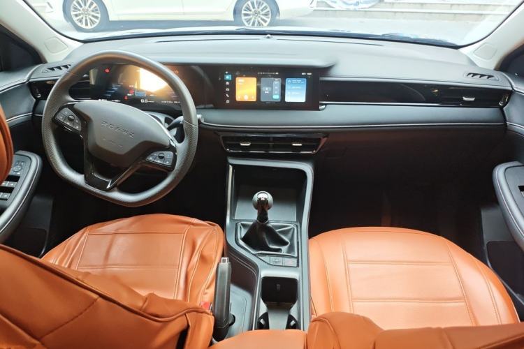 Used Roewe i5 2023 1.5L Manual Comfort Edition Center Console