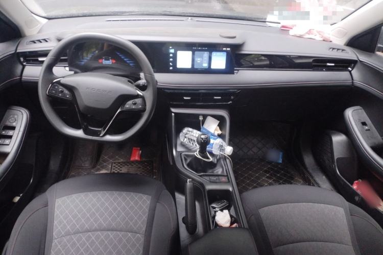 Used Roewe i5 2023 1.5L Manual Comfort Edition Center Console