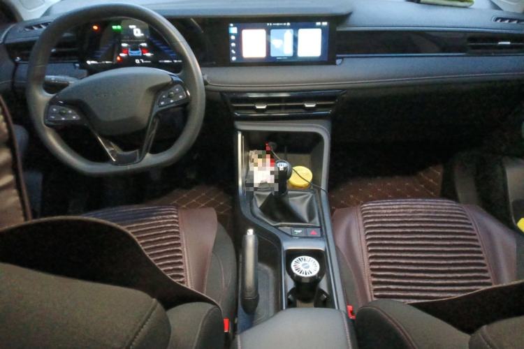 Used Roewe i5 2023 1.5L Manual Comfort Edition Center Console