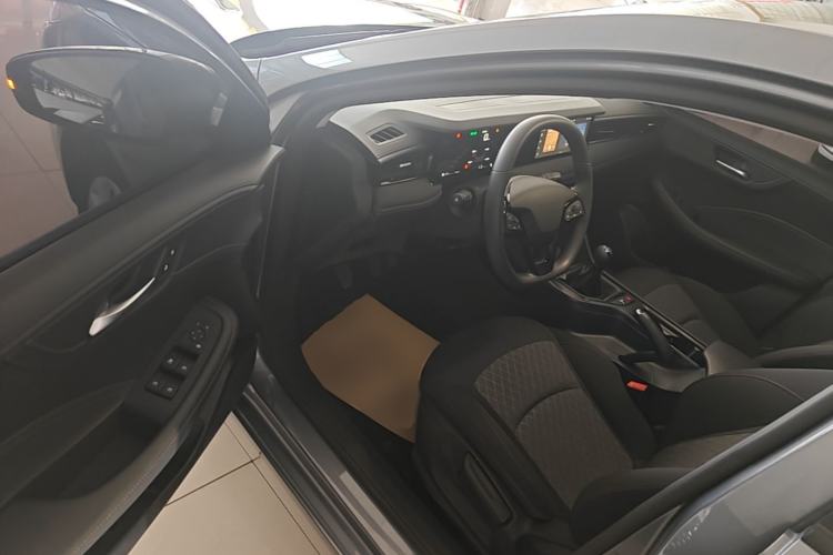 Used Roewe i5 2023 1.5L Manual Comfort Edition Driver Seat