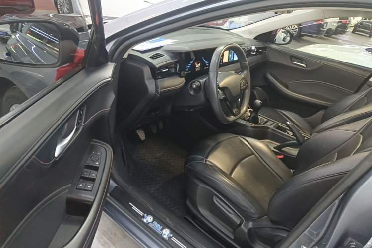 Used Roewe i5 2023 1.5L Manual Comfort Edition Driver Seat