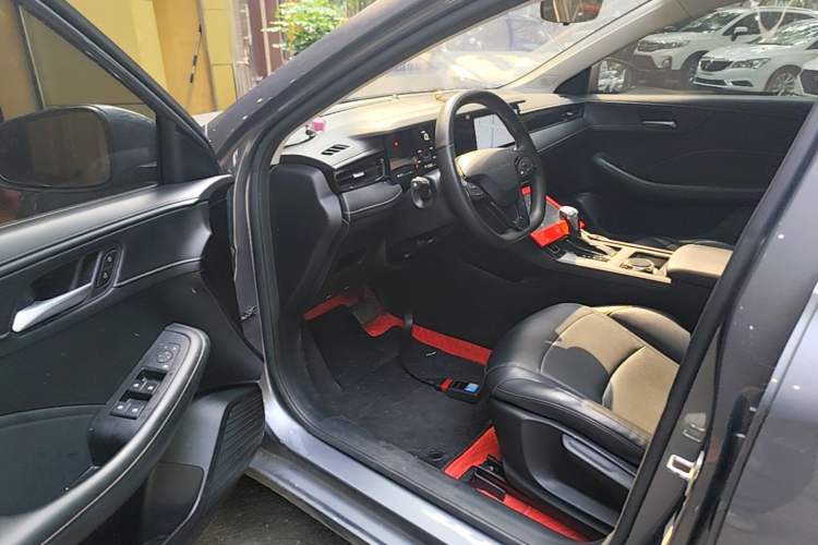 Used Roewe i5 2023 1.5L CVT Luxury Edition Driver Seat