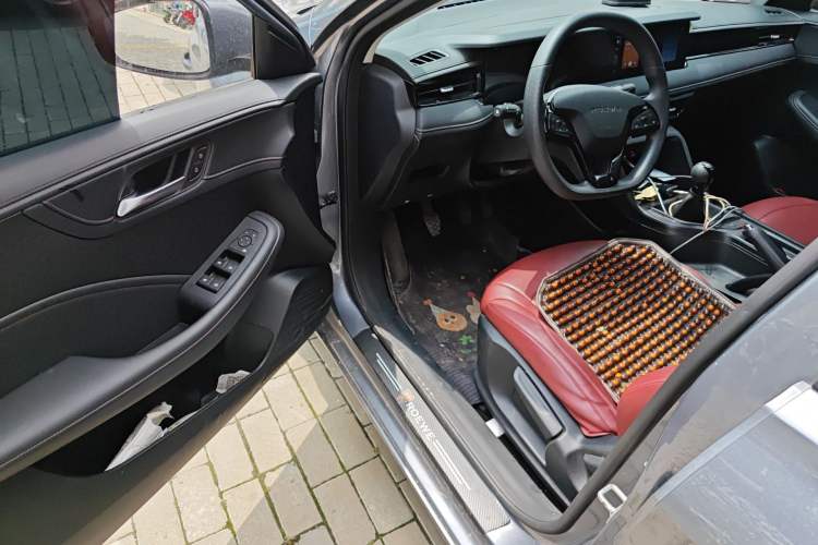 Used Roewe i5 2023 1.5L Manual Comfort Edition Driver Seat