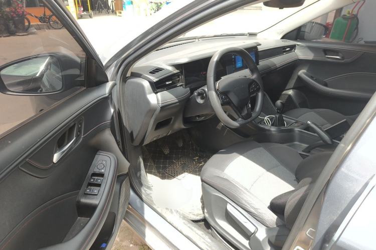 Used Roewe i5 2023 1.5L Manual Comfort Edition Driver Seat