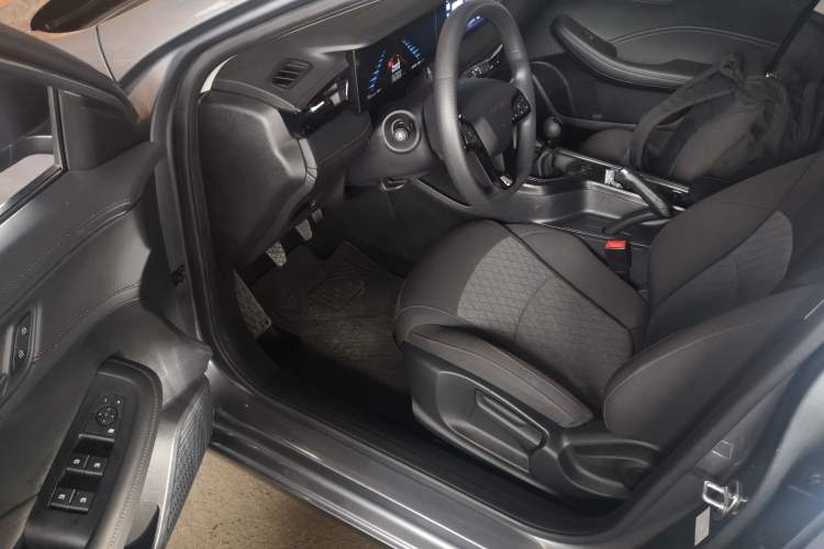 Used Roewe i5 2023 1.5L Manual Comfort Edition Driver Seat