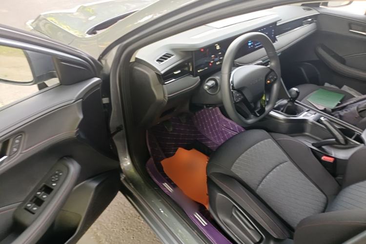 Used Roewe i5 2023 1.5L Manual Comfort Edition Driver Seat