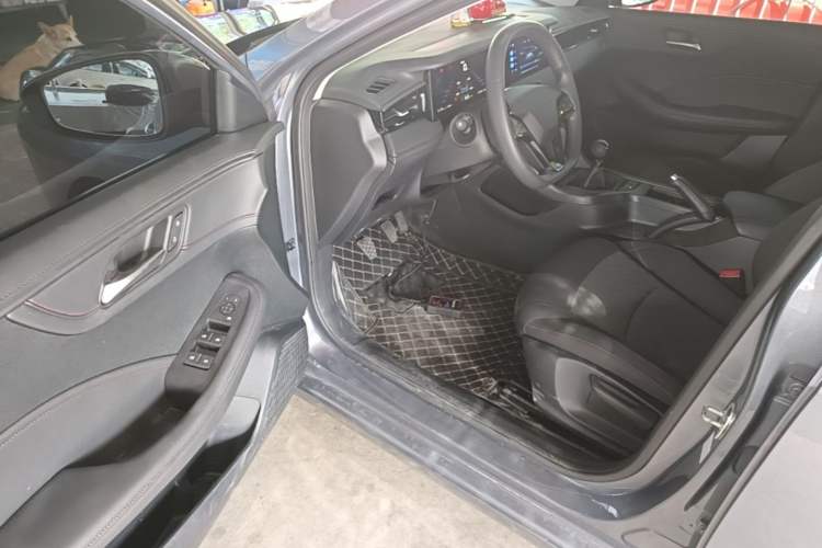 Used Roewe i5 2023 1.5L Manual Comfort Edition Driver Seat