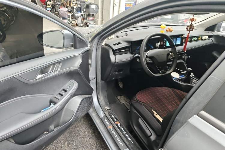 Used Roewe i5 2023 1.5L Manual Comfort Edition Driver Seat