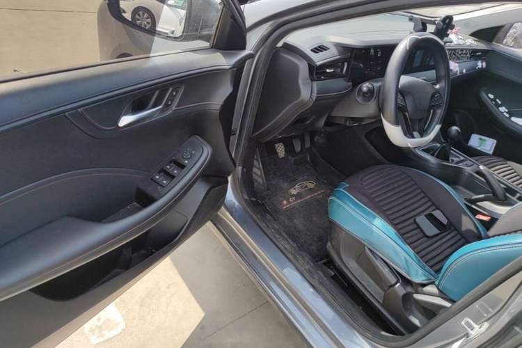 Used Roewe i5 2023 1.5L Manual Comfort Edition Driver Seat
