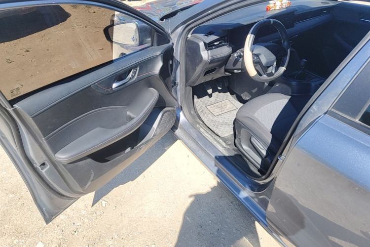 Used Roewe i5 2023 1.5L Manual Comfort Edition Driver Seat