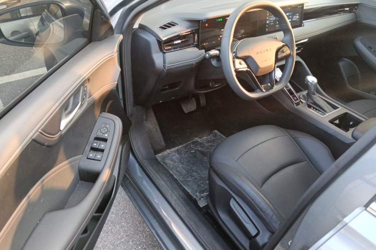 Used Roewe i5 2023 1.5L CVT Luxury Edition Driver Seat