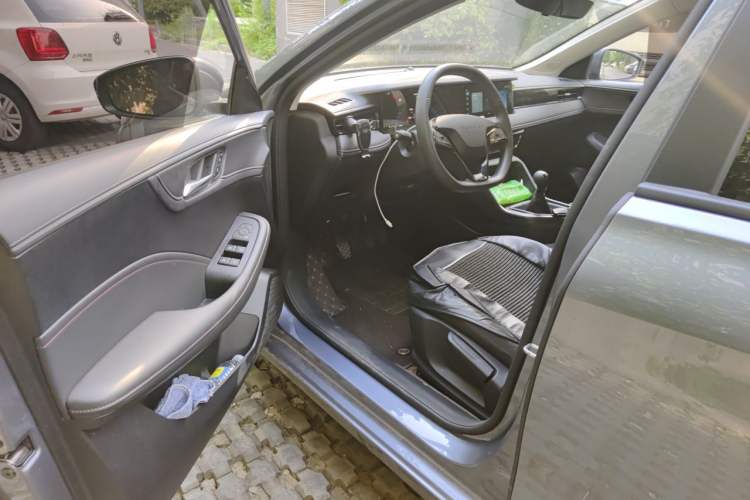 Used Roewe i5 2023 1.5L Manual Comfort Edition Driver Seat