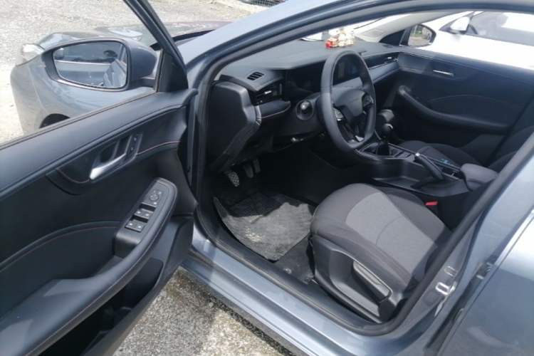 Used Roewe i5 2023 1.5L Manual Comfort Edition Driver Seat