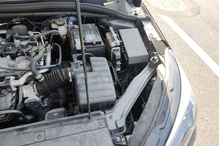 Used Roewe i5 2023 1.5L CVT Luxury Edition Engine Bay Left