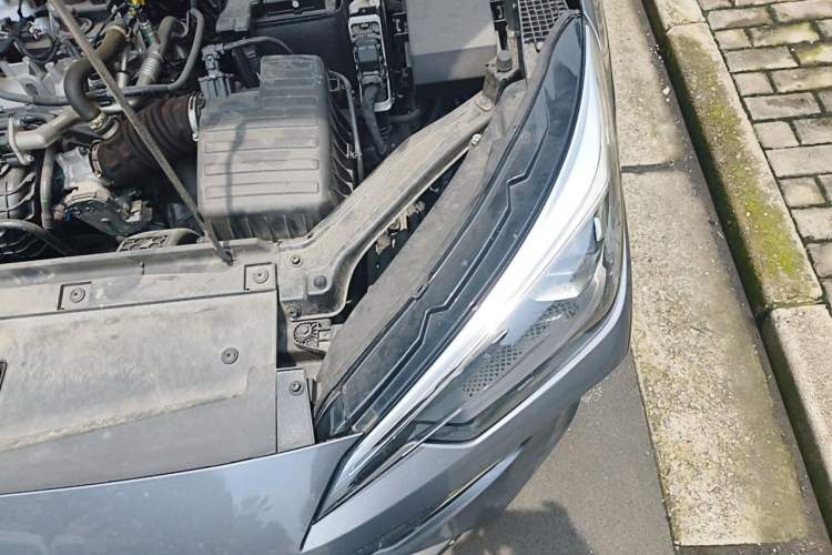 Used Roewe i5 2023 1.5L CVT Luxury Edition Engine Bay Left