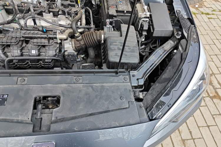 Used Roewe i5 2023 1.5L Manual Comfort Edition Engine Bay Left