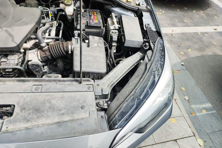 Used Roewe i5 2023 1.5L CVT Luxury Edition Engine Bay Left