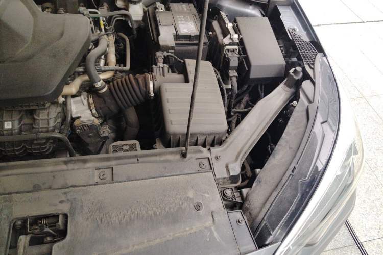 Used Roewe i5 2023 1.5L CVT Luxury Edition Engine Bay Left