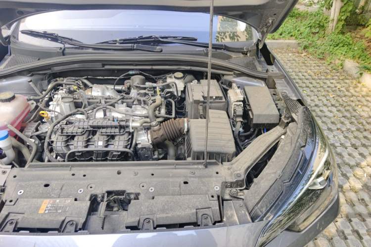 Used Roewe i5 2023 1.5L Manual Comfort Edition Engine Bay Left