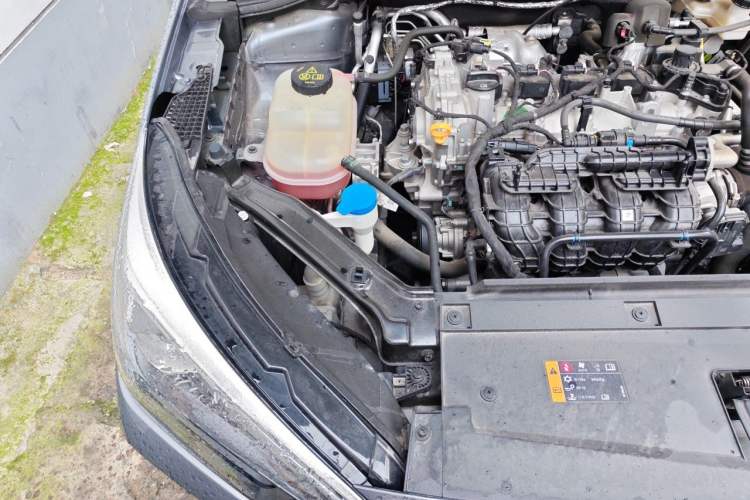 Used Roewe i5 2023 1.5L Manual Comfort Edition Engine Bay Right