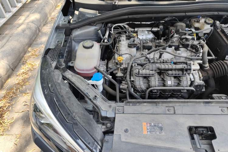 Used Roewe i5 2023 1.5L CVT Luxury Edition Engine Bay Right