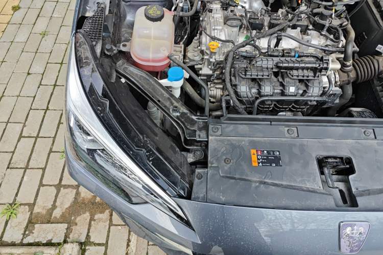 Used Roewe i5 2023 1.5L Manual Comfort Edition Engine Bay Right