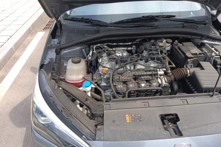 Used Roewe i5 2023 1.5L CVT Luxury Edition Engine Bay Right