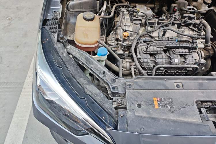 Used Roewe i5 2023 1.5L Manual Comfort Edition Engine Bay Right