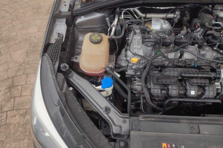 Used Roewe i5 2023 1.5L Manual Comfort Edition Engine Bay Right