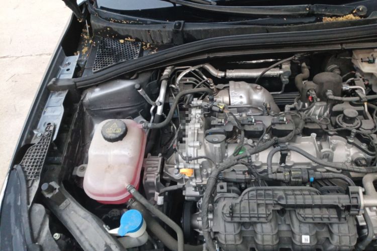 Used Roewe i5 2023 1.5L Manual Comfort Edition Engine Bay Right