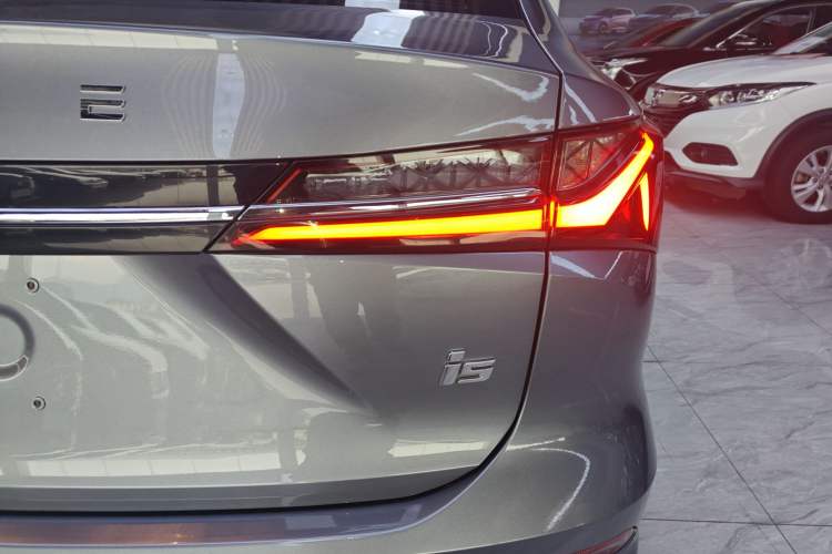 Used Roewe i5 2023 1.5L CVT Luxury Edition Exterior 3